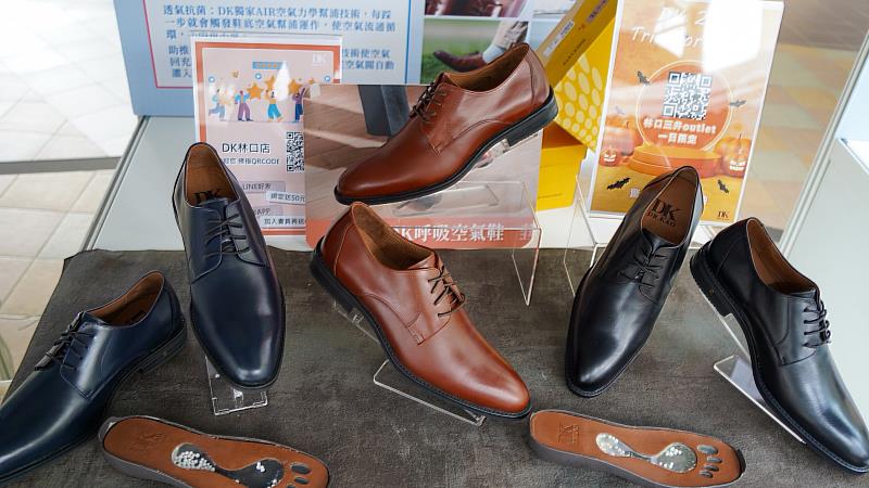 《DK呼吸的空氣鞋》是全聯世界開發公司產品的代名詞，由來自板橋在地手工職人精神打造，獲世界多國優良獎項及專利。透過今年度新北群募計畫，產品前進日本海，提升台灣MIT品牌形象。