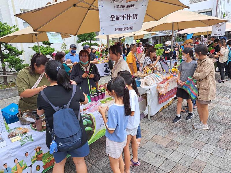 台語市集以星座為主題搭配俚語呈現