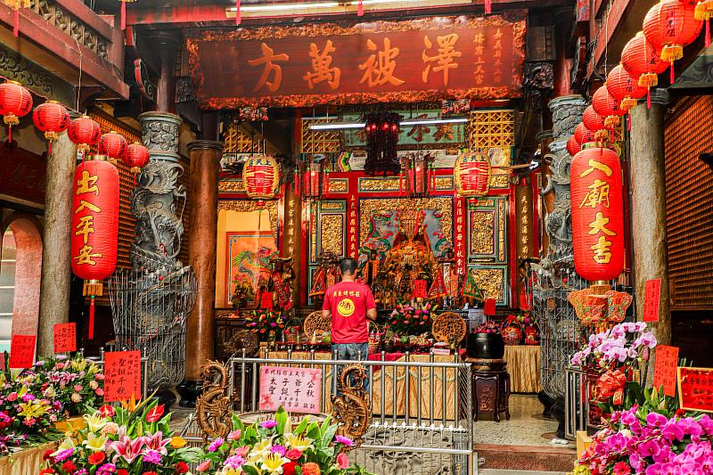 嘉義縣長翁章梁與水上鄉長林缃亭聯手獻匾璿宿上天宮-4