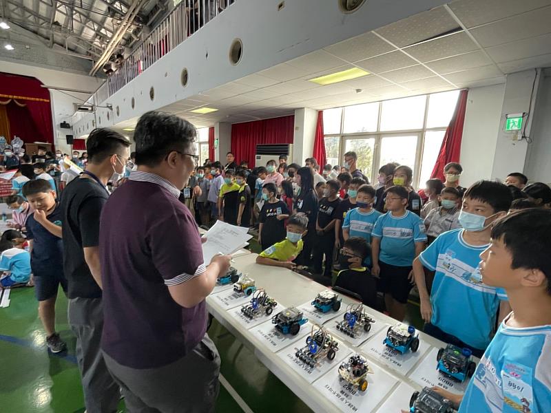 第二屆嘉義縣校際盃創意機器人交流賽 吸引22校343人競技