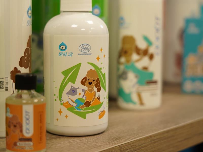 臭味滾收到消費者回饋表示：通過ECOCERT認證的寵物專用洗碗精，比原來的更好洗，去污能力也更強。（資料來源：臭味滾）