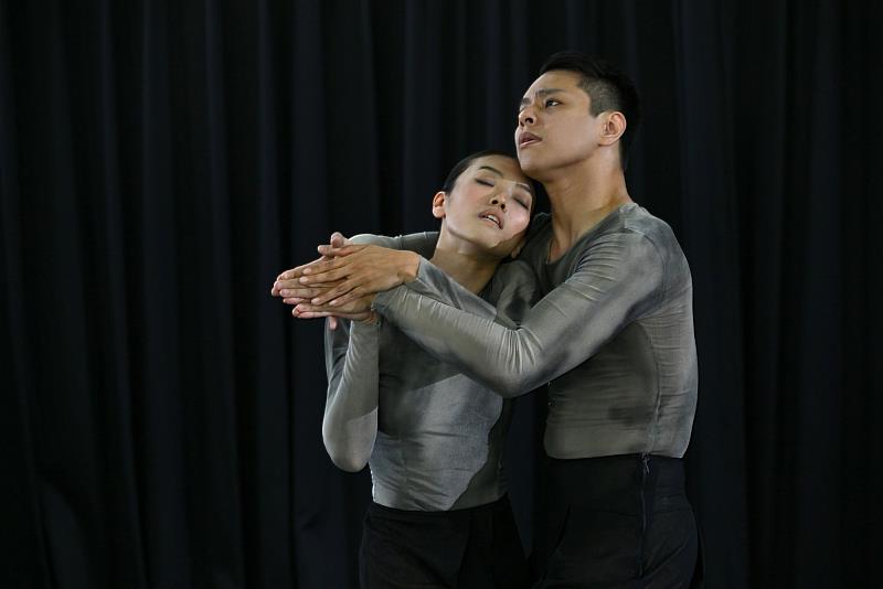 《嶙峋》（Formless Erosion）（翃舞製作提供，周兆志攝影）