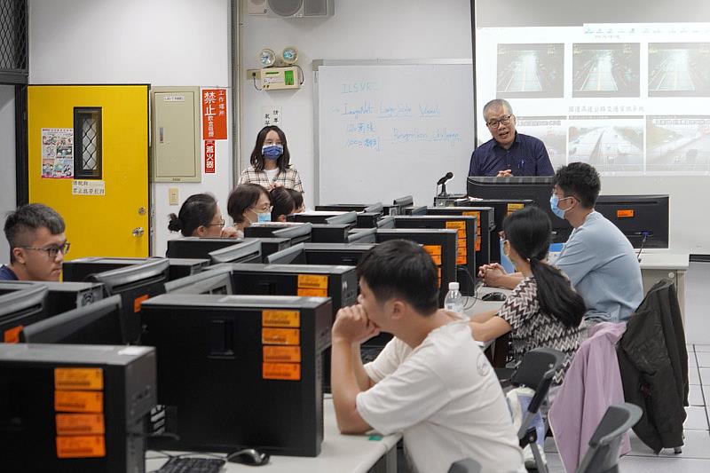 大葉大學電機系受青發處委託，開設深度學習AI人工智慧理論與實作課程