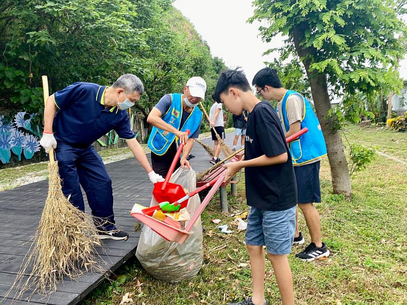 112年臺東縣救國團全國公益連線活動 「公益不停步．臺灣齊守護」鯉魚山環境清掃
