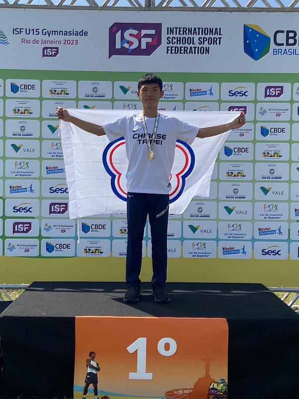 湖口高中徐立紘今年8月在巴西的世界中學生運動會拿下U18男子3千公尺金牌