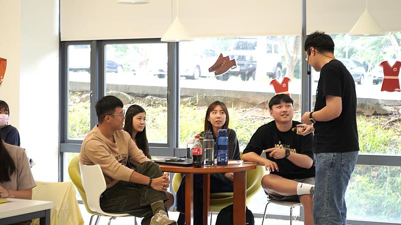 透過互動問答引導學生學習高齡健促知識