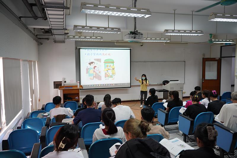 新南向產學專班學生中文課程上課情形