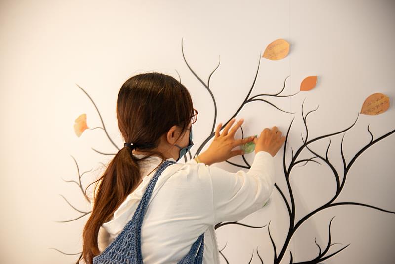 參與體驗者在「五十甲故事館」踴躍留言。