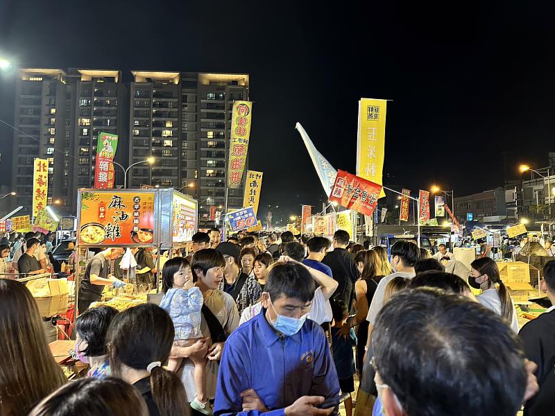 樹林頭夜市試營運首日湧3萬人次獲好評