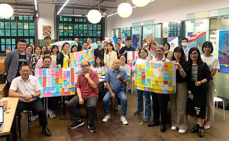 跨領域專家對於未來附服務型全齡友善住宅的觀察、規劃與想像，將在<台灣銀髮產業協會年度趨勢論壇：原居安老—附服務安居設計新未來>中分享。