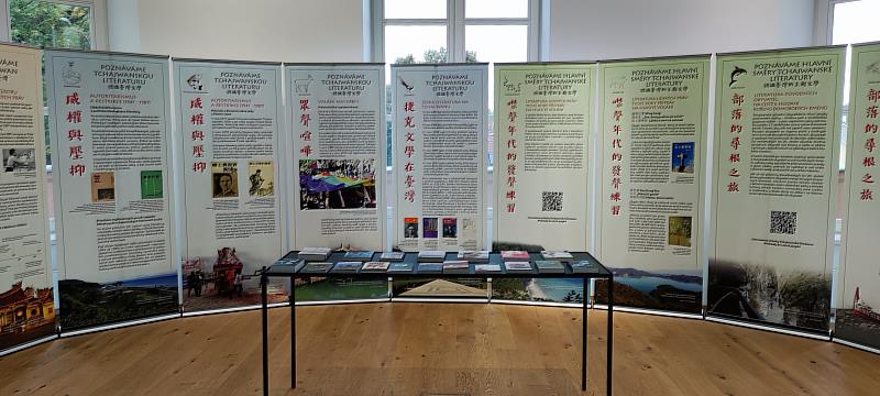 「奔向自由：臺灣文學特展」即日起在捷克國家文學館展出，透過臺灣文學的多樣面貌，向捷克讀者介紹臺灣文化、歷史，以及當今各項普世議題。（捷克國家文學館提供）