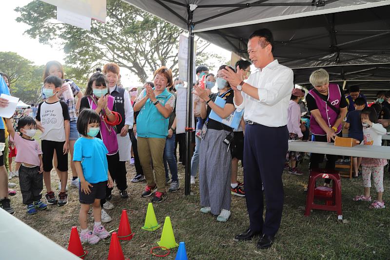 關注早療議題 嘉義縣政府辦溫馨園遊會親子樂翻