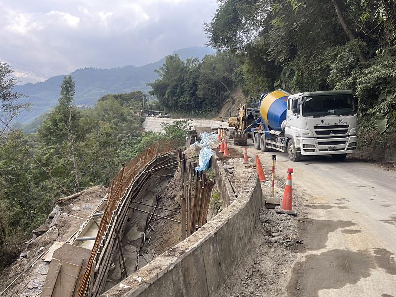 39.8K路段因雨勢受創，竹縣府為保障民眾用路及生命財產安全，施工分段管制至年底。