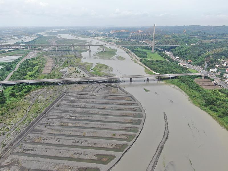 河川揚塵-工法-斜張橋-引水渠道-