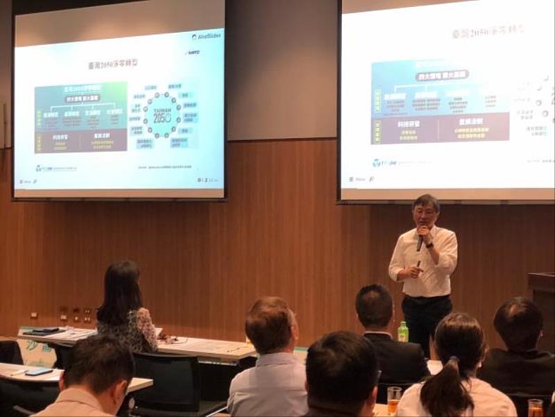 台灣淨零科技方案推動小組李明旭副主任分享國家淨零路徑與科技減碳方案.