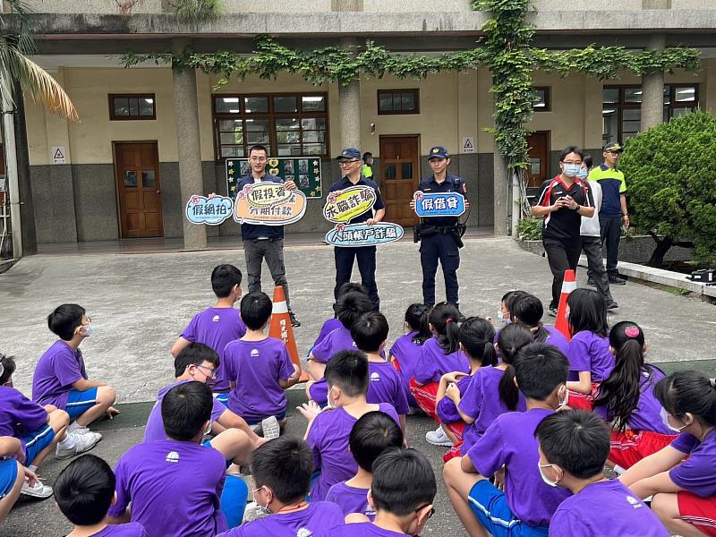 圖2.竹市警察局第二分局前往私立曙光國小進行反詐騙宣導