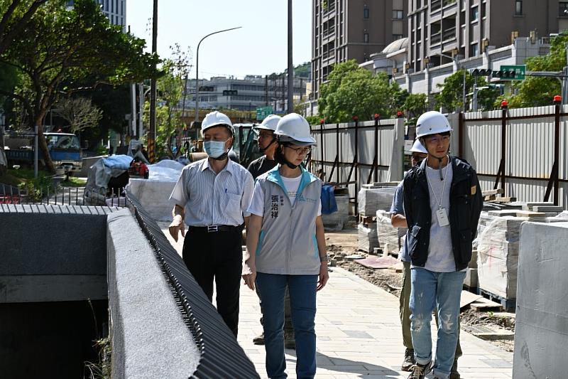 新竹市府秘書長張治祥代表市長高虹安出席視察東光公園進度