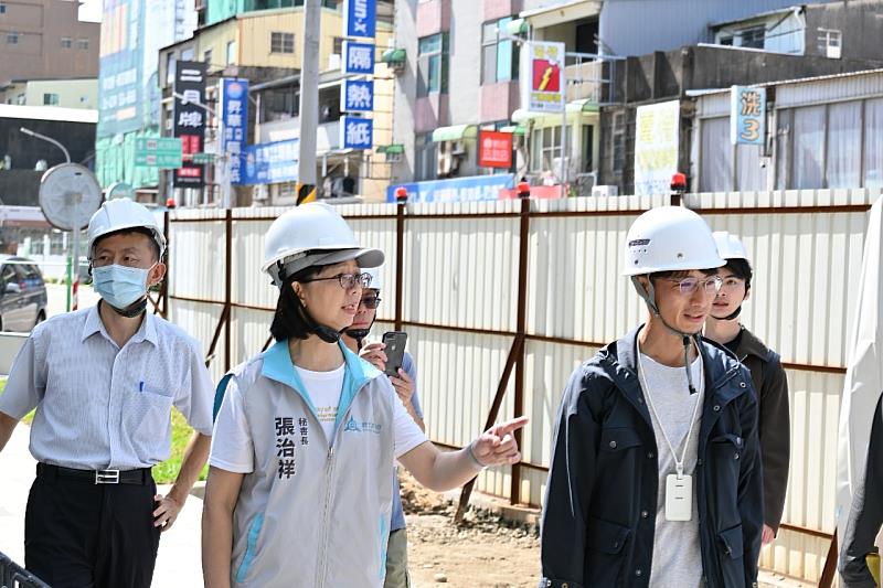 新竹市府秘書長張治祥代表市長高虹安出席視察東光公園進度