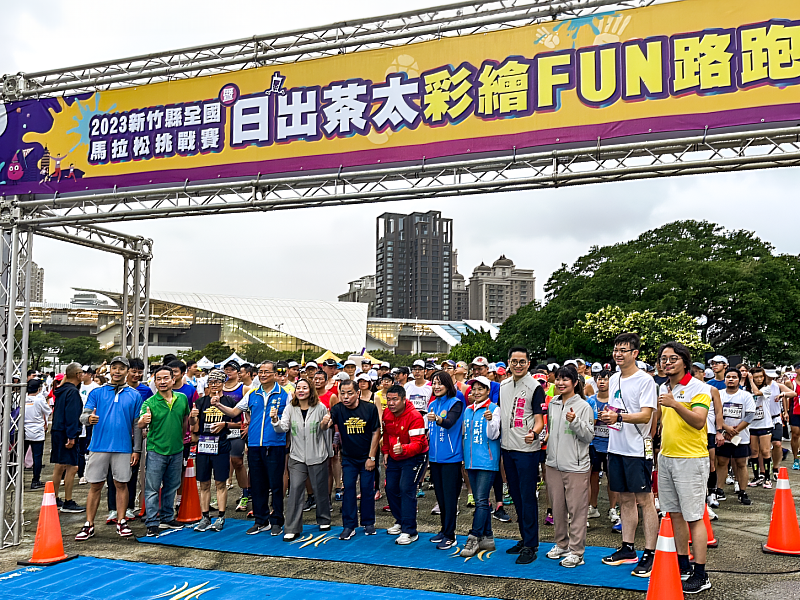 本屆新竹馬拉松賽總計3千位民眾參加路跑，其中近300位來自永慶加盟四品牌夥伴。(永慶房產集團提供)