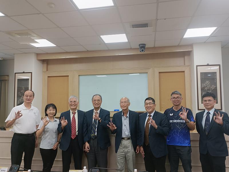 南華大學共同主辦「2023臺灣體育運動精進論壇」，與會貴賓及學者一同合影。