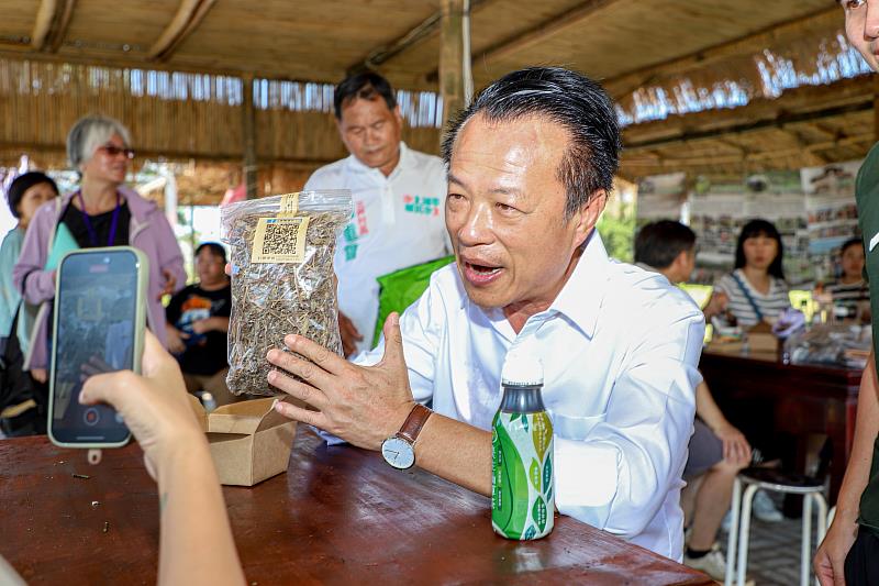 嘉義水上鄉仙草柔軟節登場翁章梁嚐大推紅骨仙草特色美食-1