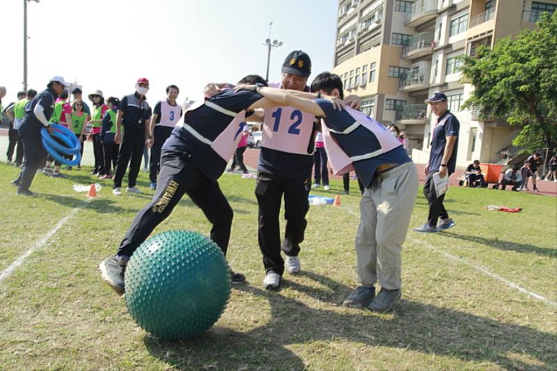 中華醫大校慶運動會師生趣味競賽考驗團隊合作默契