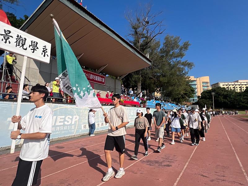 東海一向給人重人文輕理工的印象，但近年來不僅推動AI教育，更在雄厚的博雅底蘊下打造具有人文特色的AI科技課程。