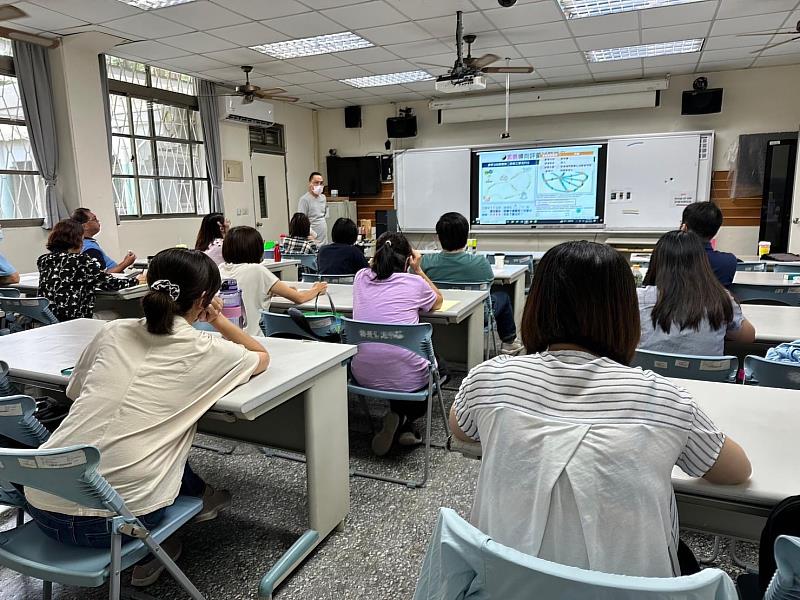 陳致澄教授參與高雄市數學學習領域輔導團，分享差異化教學