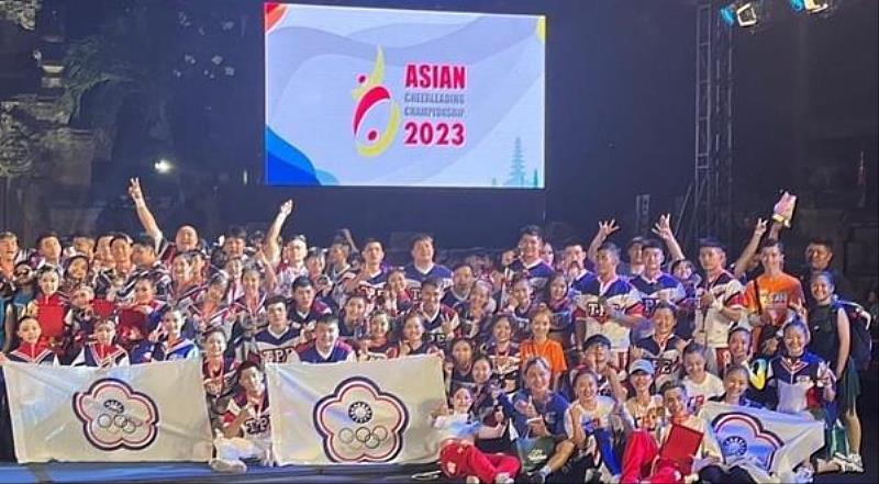 台灣啦啦隊國家代表隊大合影。