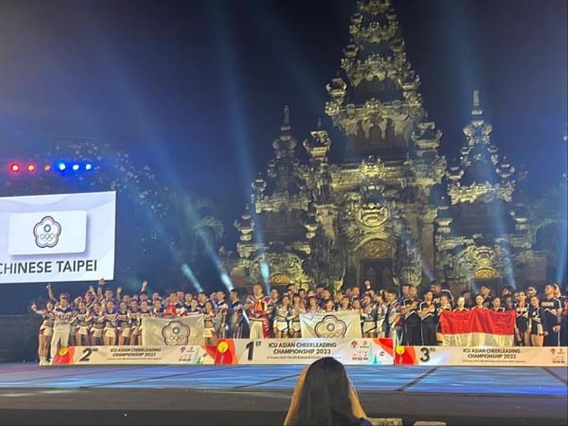 台灣啦啦隊國家代表隊參加於印尼峇里島所舉辦之「2023亞洲啦啦隊錦標賽暨亞青錦標賽」頒獎情形。