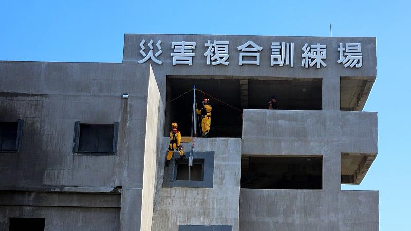 臺東縣消防局室內綜合訓練中心及複合災害訓練場廳舍落成 提升災害搶救訓練及搜救犬救援量能
