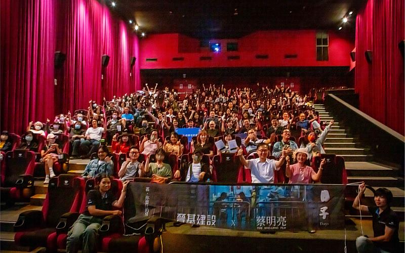 臺南在地建商《晉基建設》用實際行動，舉辦專場電影支持藝文活動。