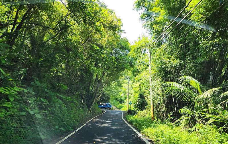 2.25k至6.6k路段為竹81線的瓶頸路段，路寬大多不足6公尺，會車困難。