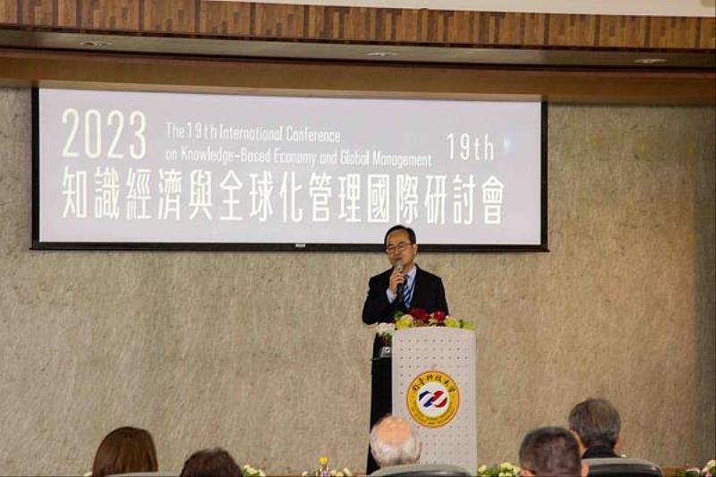南臺科大副校長周德光於「 2023第十九屆知識經濟與全球化管理國際研討會」中致詞。
