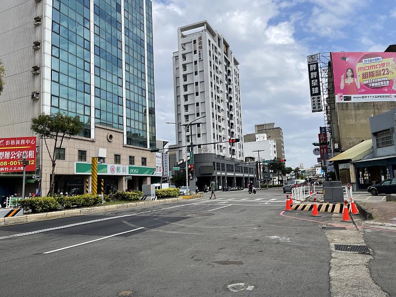 水田人行天橋於今日凌晨完成拆除，成功改善市容景觀與路口交通，重現美麗天際線