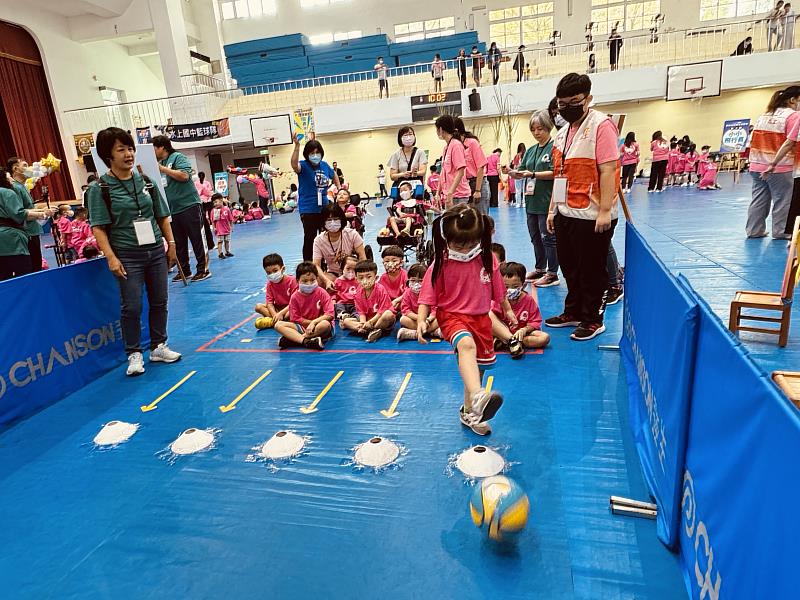嘉義縣學前幼兒融合運動會 超Q孩童同場競賽-5