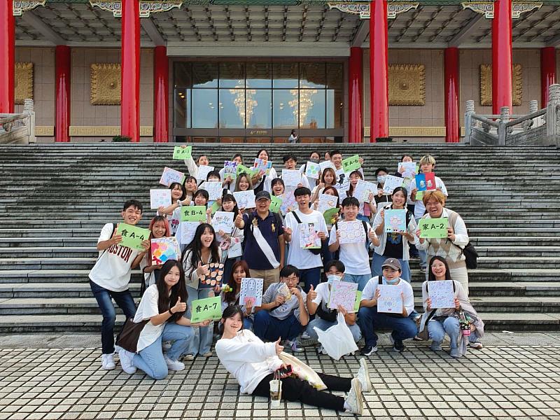 景文科大旅遊系進行日本修文學院高中生國際交流與修學旅行領團協助服務。