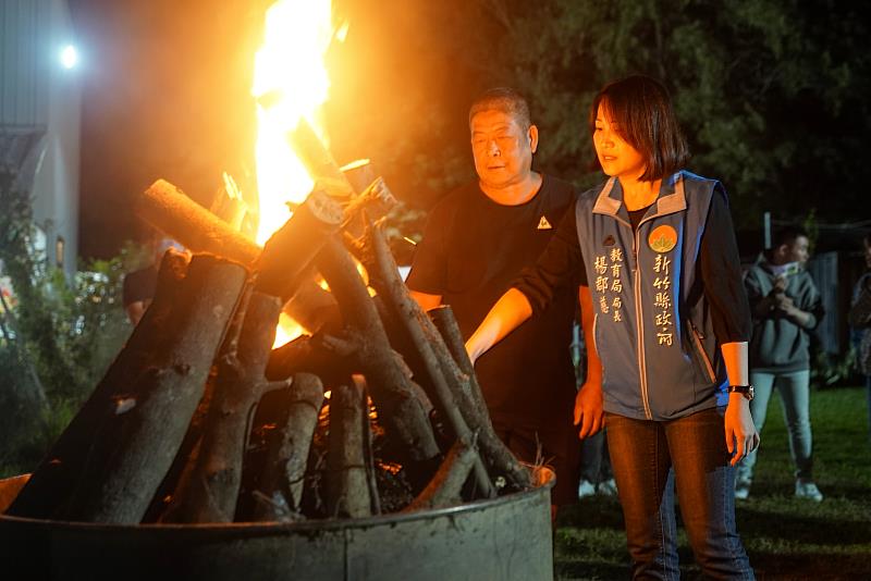 新竹縣協助青年成家浪漫最終場─第八場「愛在燃燒」主題活動11日晚間舉辦。