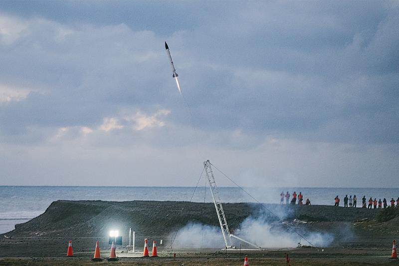 逢甲大學太空科研向前一大步！112年11月12日SHSR-Aero1升空，成為台灣中部第一所踏入科研火箭領域的學校。