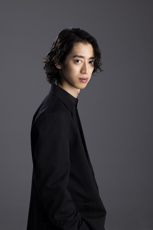 日本鋼琴鬼才角野隼斗將於11月25日、26日連兩天在屏東演藝廳演出。