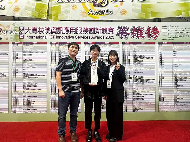 圖五：觀光系學生柯宇謙、黃昕《水域安全放心遊》獲得【教育開放資料組】佳作。（世新大學提供）