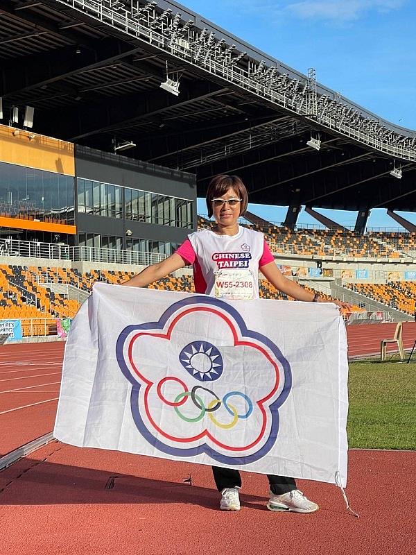 孫紀慈老師在烈陽下為中華台北奮戰，感到無比的自豪和激動。