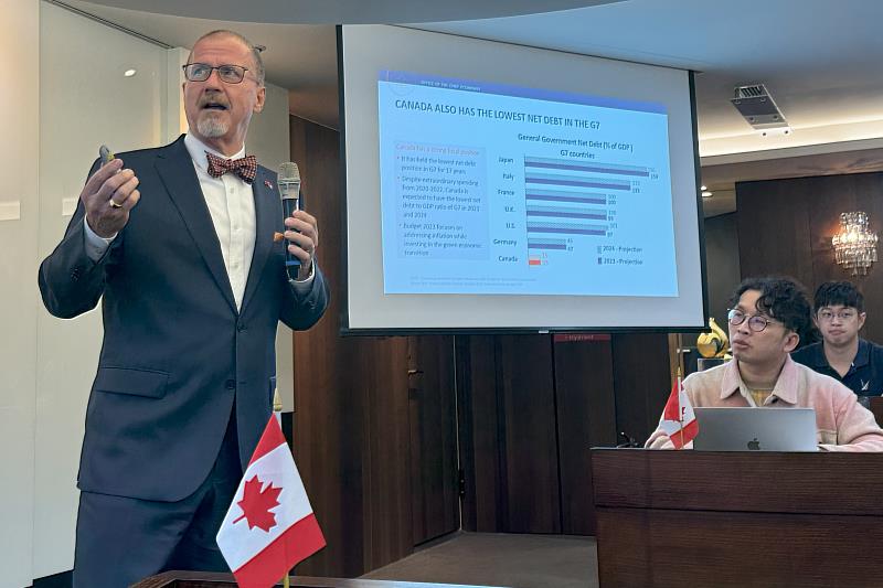 圖3:CTOT貿易暨投資處Ed Jager處長介紹加拿大整體投資市場環境