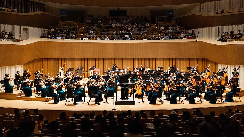 張榮發基金會22年來贊助長榮交響樂團於全台及海外推廣灣交響樂，獲文馨獎特別獎-長期贊助獎。