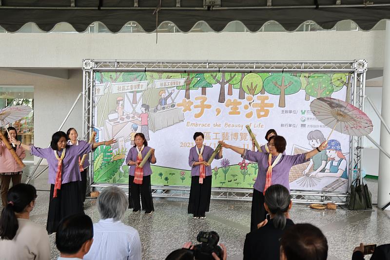 嘉義縣竹崎鄉金獅社區發展協會帶來竹樂器心之雨表演