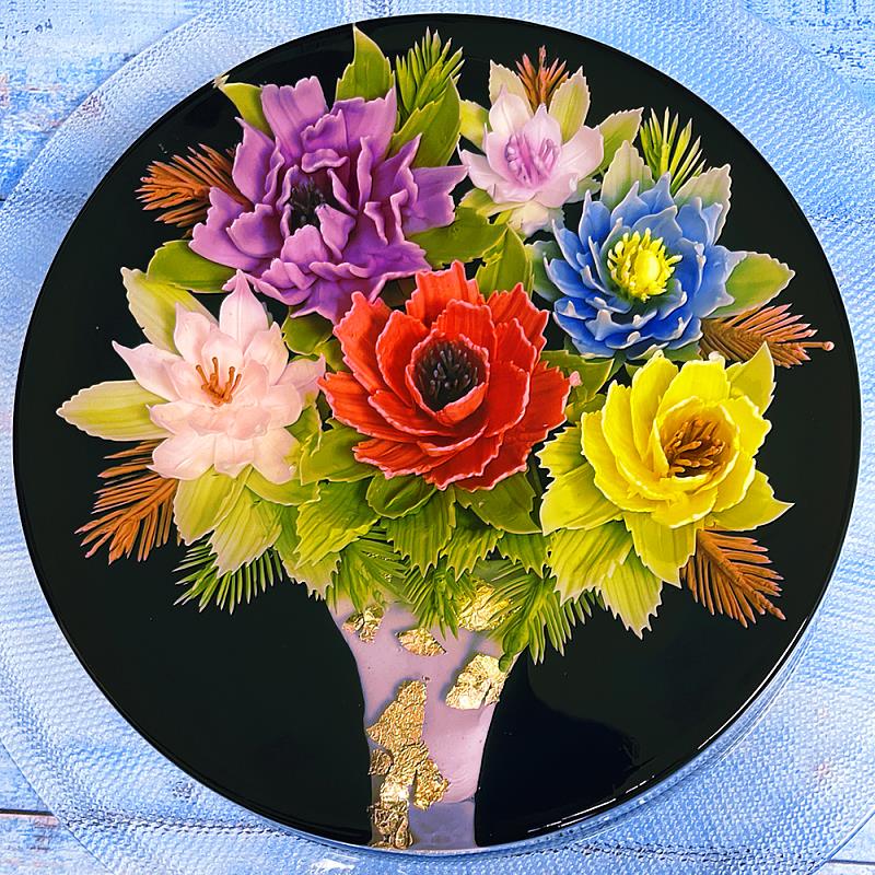 張芸青得到銀牌的果凍花作品「舞動花卉與青花瓷相遇」。