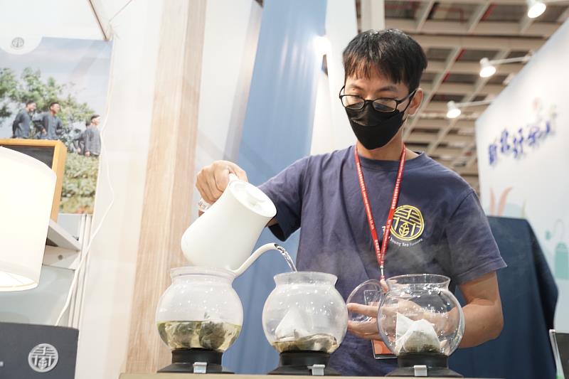 台灣國際茶業博覽會今(17)日起至11月20日,為期4天於臺北南港展覽館開跑,新北市政府農業局於會場設置新北好茶展