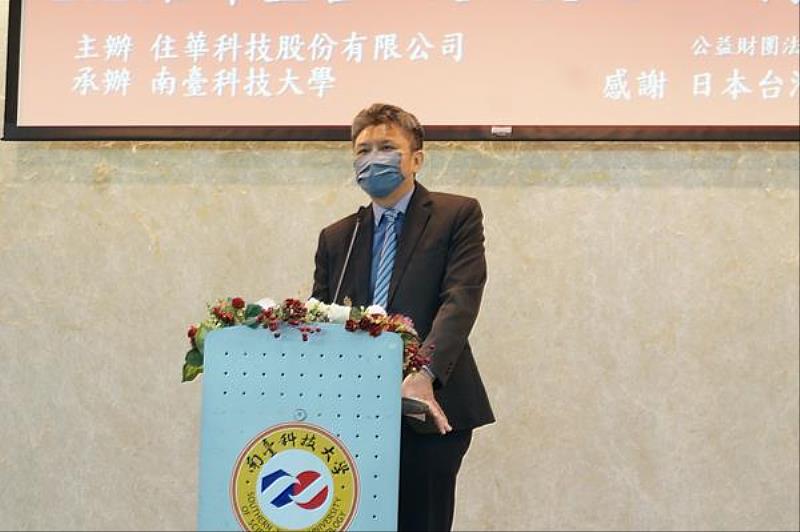 住華科技行政本部陳俊輝協理於活動中致詞。