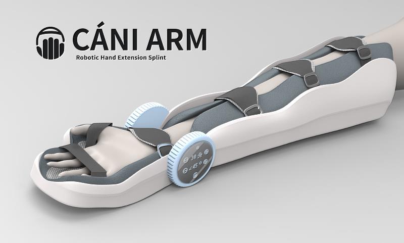 東海工設系學生陳思穎以「手部固定與拉伸輔具 (CÁNI ARM)」在「2023臺灣國際學生創意設計大賽」中脫穎而出。