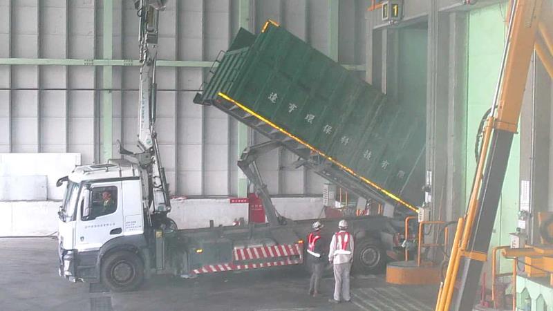 綠島蘭嶼兩離島112年垃圾轉運已清運近2,400公噸  呼籲居民及遊客減少使用一次性用品